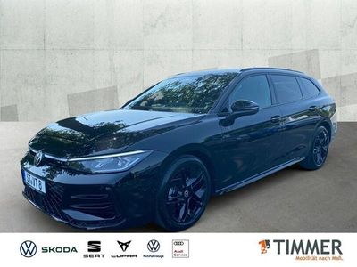 Gebraucht VW Passat R-line 150 PS (110 kW) 2024 Grenadillschwarzmetallic Kombi