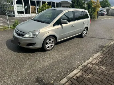 Używany Opel Zafira Selection 116 KM (85 kW) 2010 Szary Minivan