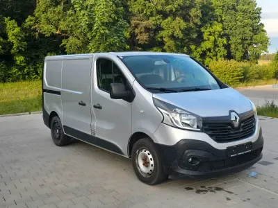Gebraucht Renault Trafic Komfort 145 PS (106 kW) 2017 Grau Van / Kleinbus