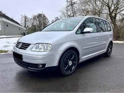 Silber Gebraucht 2004 VW Touran Highline Van / Kleinbus | 3.590 € (Etwas zu teuer)