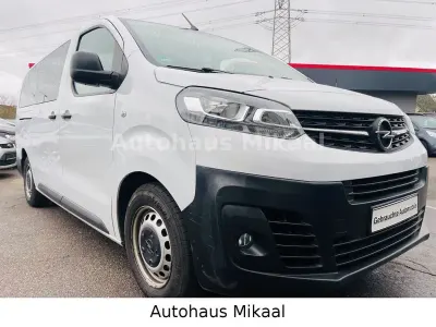 Gebraucht Opel Vivaro-e Combi 120 PS (88 kW) 2022 Casablancaweiss/glacier/arctic Van / Kleinbus