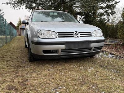 Grau Gebraucht 2002 VW Golf IV Kleinwagen | 999 € (Fairer Preis)