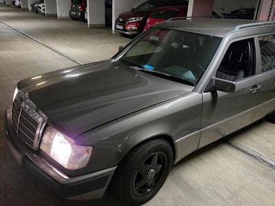 Second-hand Mercedes E230 132 CP (97 kW) 1989 Maro Break