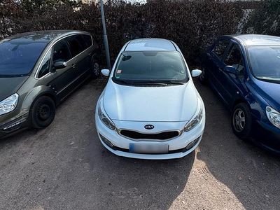Gebraucht Kia Ceed 135 PS (99 kW) 2014 Weiß Kleinwagen