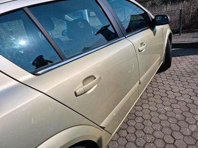 Gebraucht Opel Astra 116 PS (85 kW) 2005 Gold Limousine