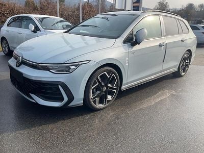 Neu VW Golf VIII R-line 150 PS (110 kW) 2026 Crystal blue metallic Kombi