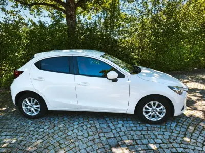 Gebraucht Mazda 2 Edition 90 PS (66 kW) 2015 Weiß Kleinwagen