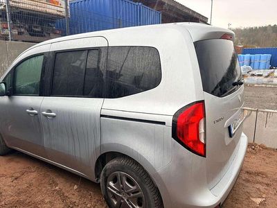 Gebraucht Mercedes T180 Style 116 PS (85 kW) 2023 Silber Van / Kleinbus