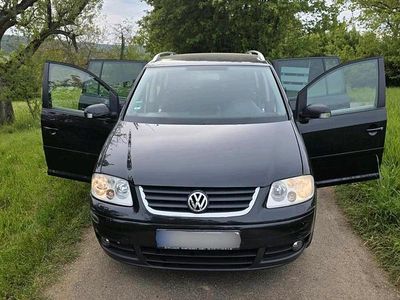 Second-hand VW Touran 140 CP (102 kW) 2006 Negru Monovolum