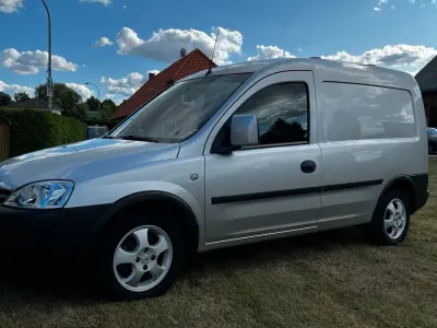 Gebraucht Opel Combo 75 PS (55 kW) 2011 Silber Van / Kleinbus