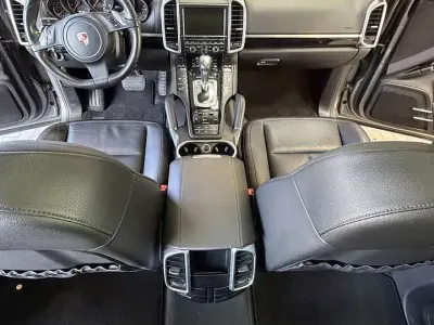 Usata Porsche Cayenne 239 CV (175 kW) 2011 Grigio SUV