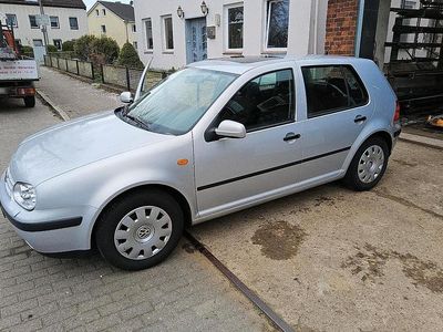 Usata VW Golf IV 75 CV (55 kW) 1999 Argento Utilitaria