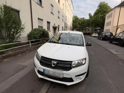 Gebraucht Dacia Sandero 75 PS (55 kW) 2015 Weiß Limousine