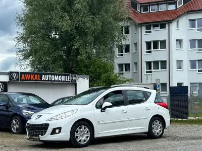 Gebraucht Peugeot 207 Tendance 92 PS (67 kW) 2011 Weiß Kombi