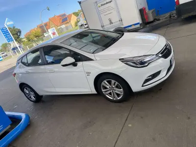 Gebraucht Opel Astra Edition 105 PS (77 kW) 2019 Limousine