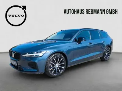 Gebraucht Volvo V60 Plus 253 PS (186 kW) 2022 Blau Kombi