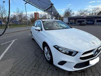 Gebraucht Mercedes A180 136 PS (100 kW) 2019 Weiß Kleinwagen