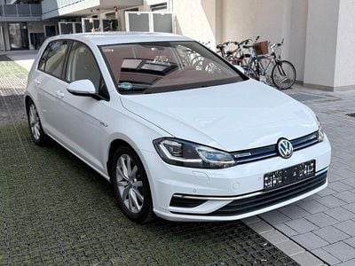 Gebraucht VW Golf VII 131 PS (96 kW) 2019 Weiß Limousine