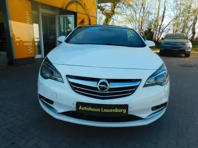 Usado Opel Cascada 170 HP (125 kW) 2015 Branco Cabrios