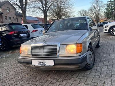 Grau Gebraucht 1990 Mercedes E300 Limousine | 2.700 €