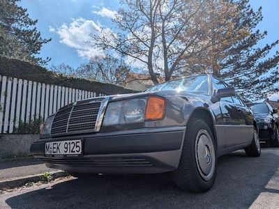 Usata Mercedes E220 150 CV (110 kW) 1993 Viola Berlina
