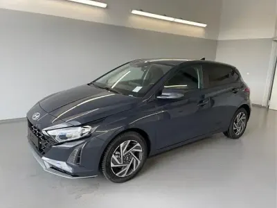 Neu Hyundai i20 90 PS (66 kW) 2026 Vibrant blau metallic Kleinwagen