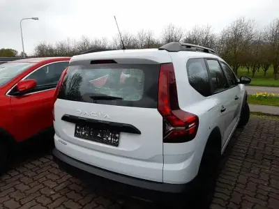 Gebraucht Dacia Jogger Expression 101 PS (74 kW) 2023 Gletscherweiß gletscherweiß Van / Kleinbus