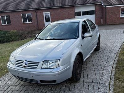 Gebraucht VW Bora Basis 101 PS (74 kW) 1999 Silber Limousine