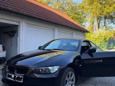 Gebraucht BMW 320 170 PS (125 kW) 2010 Schwarz Coupé
