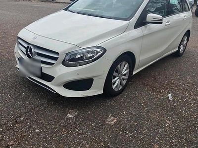 Gebraucht Mercedes 200 136 PS (100 kW) 2016 Weiß Limousine