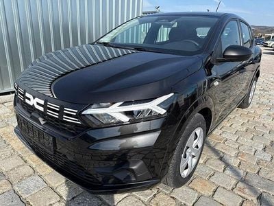 Neu Dacia Sandero Essentiel 91 PS (66 kW) 2025 Schwarz Limousine