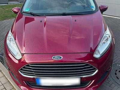 Gebraucht Ford Fiesta Titanium 101 PS (74 kW) 2015 Rot Kleinwagen