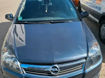 Gebraucht Opel Astra 90 PS (66 kW) 2010 Blau Kombi