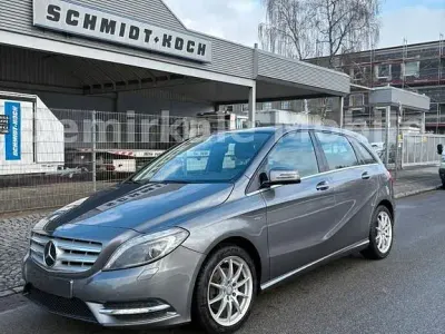 Gebraucht Mercedes B200 156 PS (114 kW) 2012 Grau Van / Kleinbus