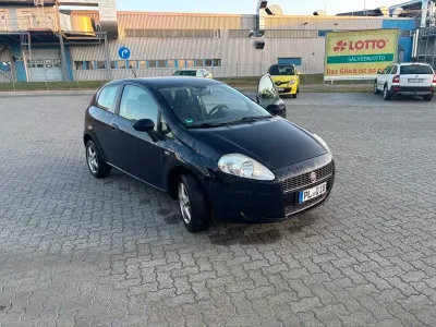 Gebraucht Fiat Grande Punto 65 PS (47 kW) 2009 Blau Kleinwagen