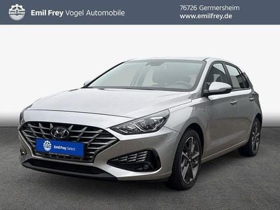Shimmering silver Gebraucht 2024 Hyundai i30 Trend Limousine | 17.490 € (Guter Preis)