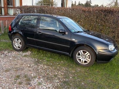 Second-hand VW Golf IV Basis 75 CP (55 kW) 2001 Negru Berlinǎ