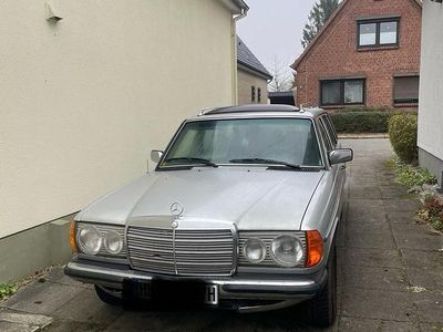 Silber Gebraucht 1984 Mercedes 240 Kombi | 6.500 €