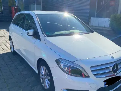 Gebraucht Mercedes B180 122 PS (89 kW) 2014 Weiß Kleinwagen