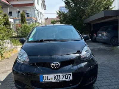 Używany Toyota Aygo 68 KM (50 kW) 2009 Czarny Hatchback