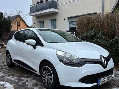Weiß Gebraucht 2014 Renault Clio IV Experience Limousine | 4.800 € (Fairer Preis)