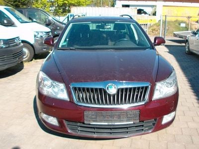 Używany Skoda Octavia Family 105 KM (77 kW) 2011 Purpurowy Kombi