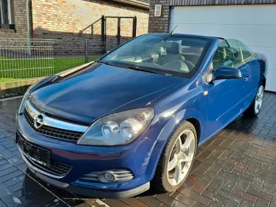 Gebraucht Opel Astra 150 PS (110 kW) 2009 Blau Cabrio