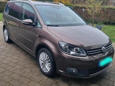 Braun Gebraucht 2014 VW Touran Van / Kleinbus | 9.500 € (Fairer Preis)