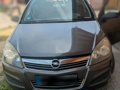 Używany Opel Astra 90 KM (66 kW) 2009 Szary Kombi