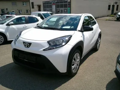 Gebraucht Toyota Aygo X X-play 72 PS (52 kW) 2023 Weiß SUV