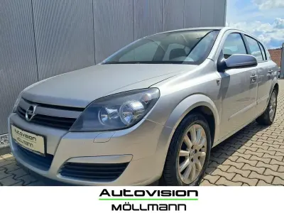 Używany Opel Astra 105 KM (77 kW) 2005 Srebrny Sedan/Limuzyna