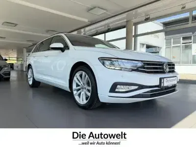 Gebraucht VW Passat R 200 PS (147 kW) 2023 Weiß Kombi