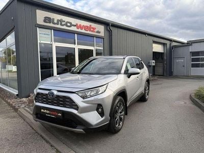 Gebraucht Toyota RAV4 Hybrid 222 PS (163 kW) 2022 Hell silber (metallic) SUV