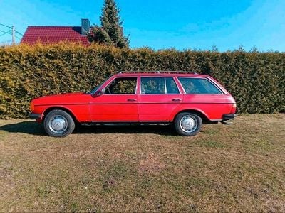 Usata Mercedes 240 65 CV (47 kW) 1985 Rosso Station wagon